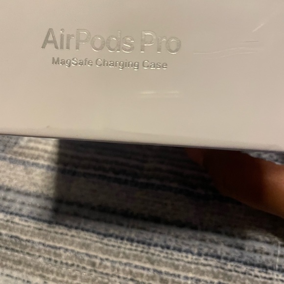 AirPod Pro - Picture 2 of 5